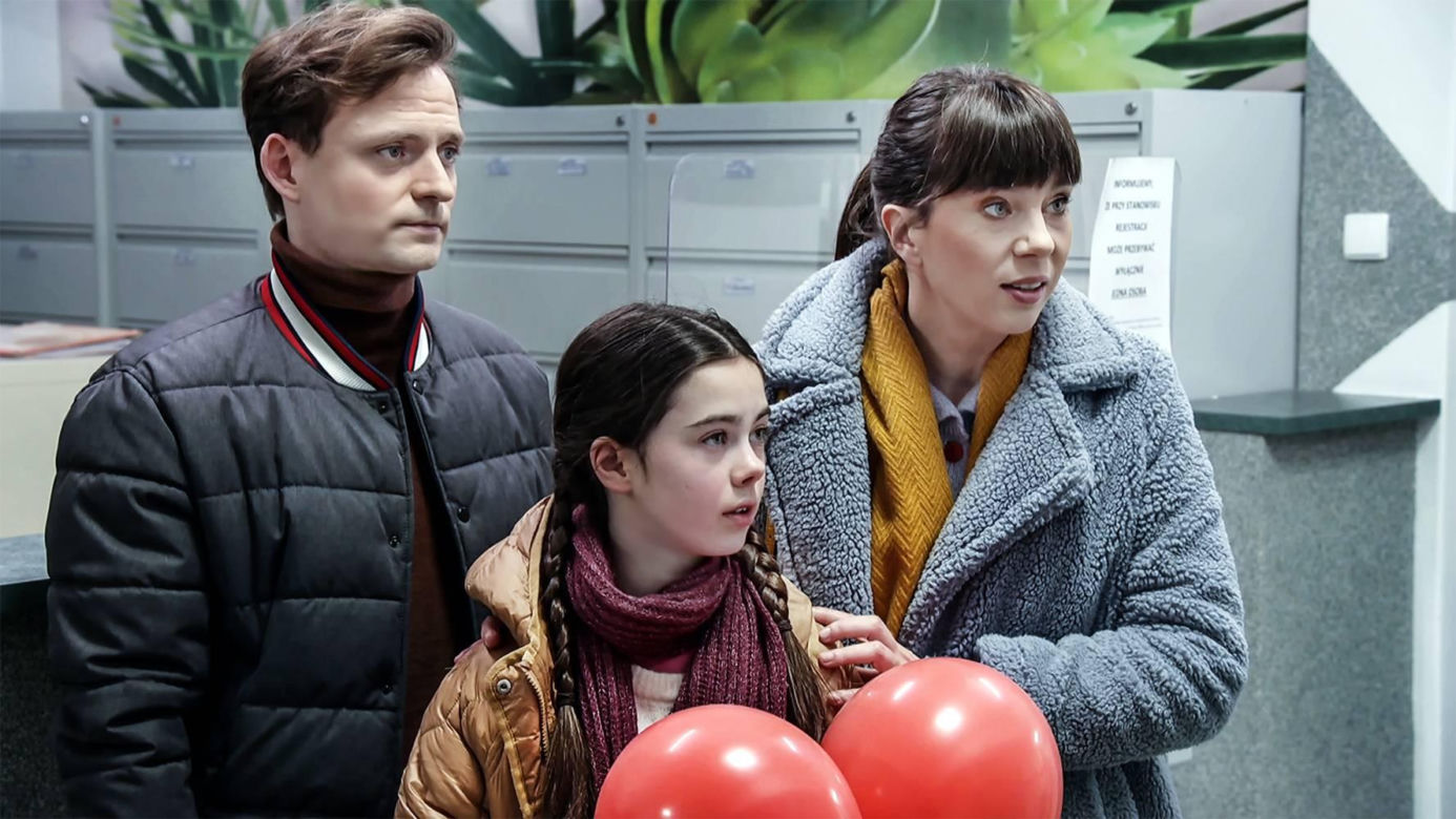 Pierwsza miłość, odcinek 3803: Lucynka (Delfina Wilkońska), Maurycy (Dawid Dziarkowski), Lusia ( Kaja Ośnicka)
