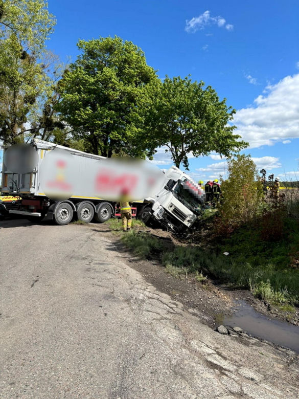 Śmiertelny wypadek pod Olsztynem. 39-latek zignorował znak "stop"? [ZDJĘCIA].