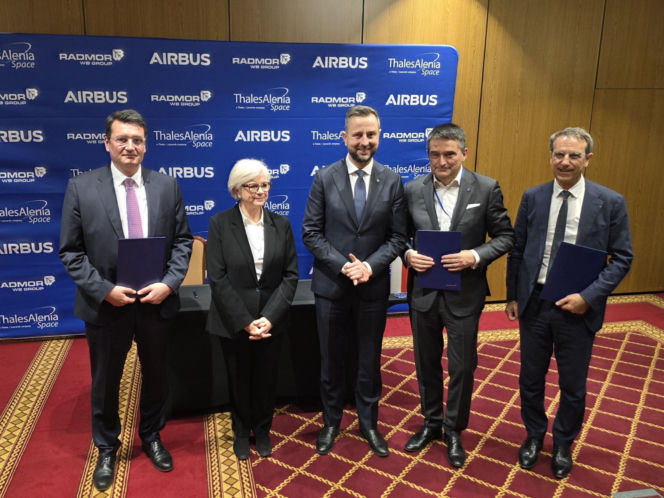 Airbus Defence and Space, Thales Alenia Space i RADMOR łączą siły w celu budowy polskiego satelity wojskowego