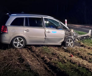 PILNE! Wypadek dwóch aut na trasie Starachowice - Tychów. Droga zablokowana