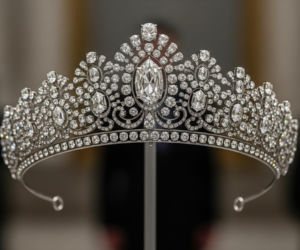 Księżna Kate w tiarze Diany. Czy jej kreacja miała ukryte przesłanie?