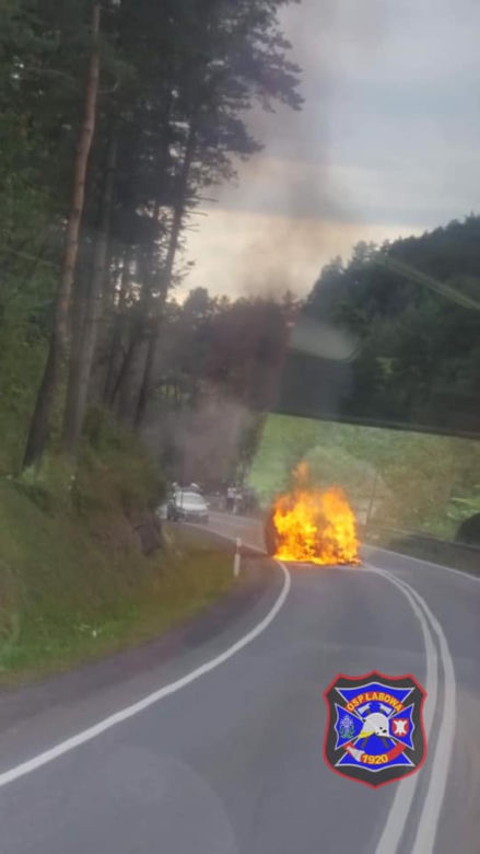 Roztoka Wielka. Ford płonął jak pochodnia! Zostały z niego zgliszcza