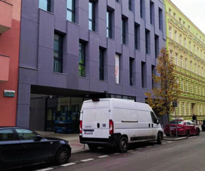 Pełne parkingi na ulicach