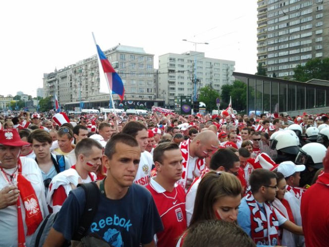 Przemarsz kibiców Rosji