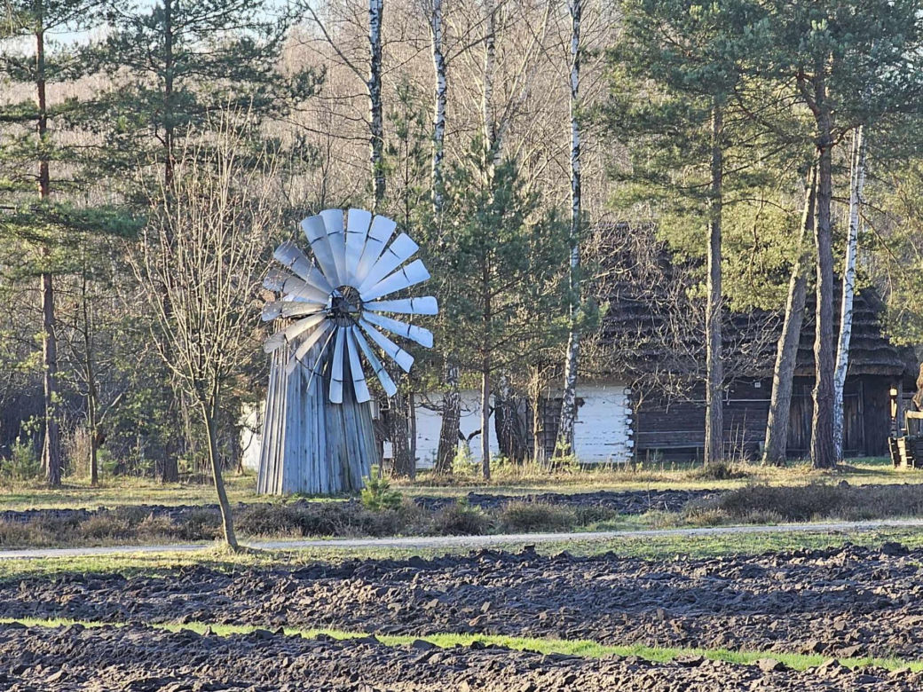 Adamczycha z serialu 1670 znajduje się w Kolbuszowej
