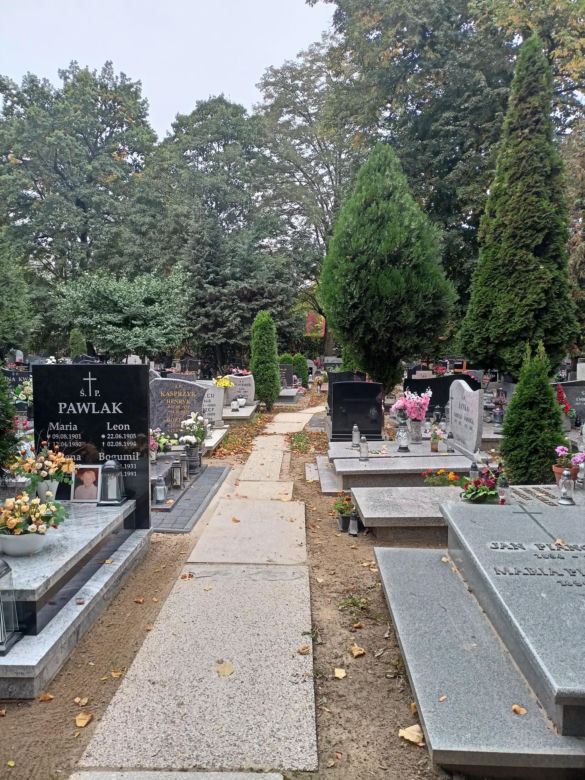 Ceny zniczy i wiązanek. Cmentarz Winiarski - Piątkowo Poznań