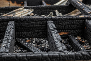 Pożar strawił dom przed świętami. Jak pomóc poszkodowanej rodzinie z Wielkiej Wsi?