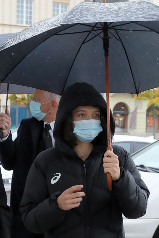 Iga Świątek odbiera odznaczenie od prezydenta