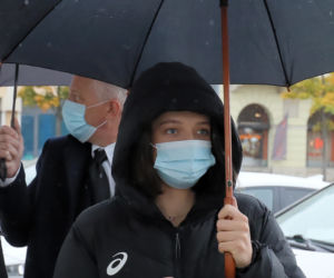 Iga Świątek odbiera odznaczenie od prezydenta