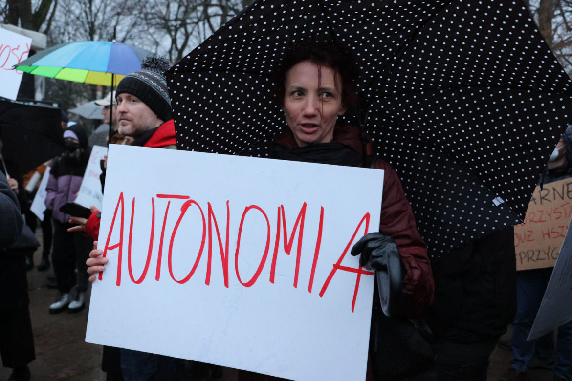 Protest przeciwko Lex Czarnek przez Sejmem