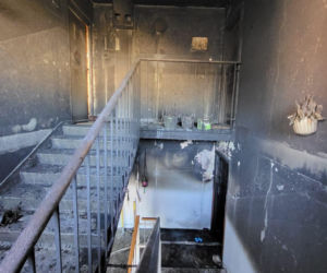 Pożar w bloku w Kościanie. Lokatorzy czekali na pomoc na balkonach