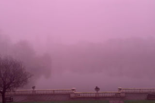 Różowa mgła nad Europą! Meteorolodzy mają wyjaśnienie