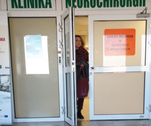 Małgorzata Ostrowska-Królikowska wychodzi ze szpitala