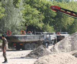 Budowa mostu pontonowego na Wiśle
