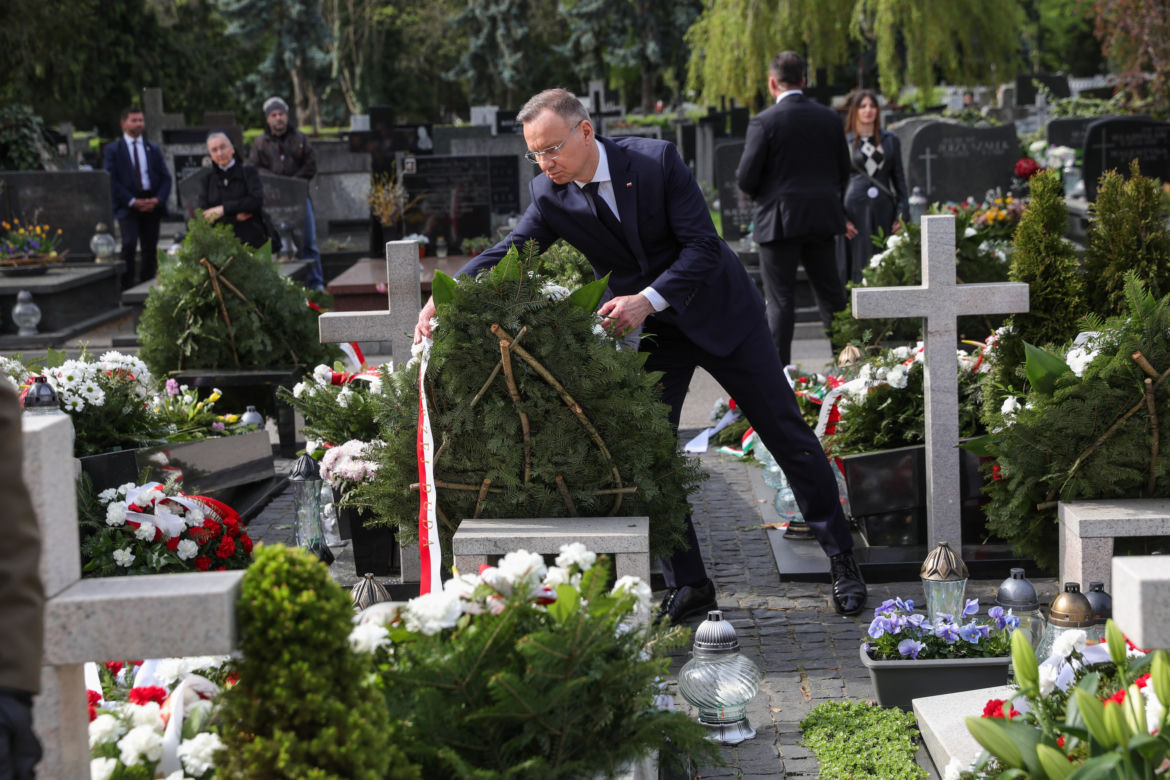 Prezydent upamiętnił ofiary katastrofy smoleńskiej