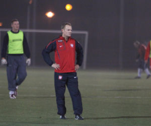 Donald Tusk gra w piłkę