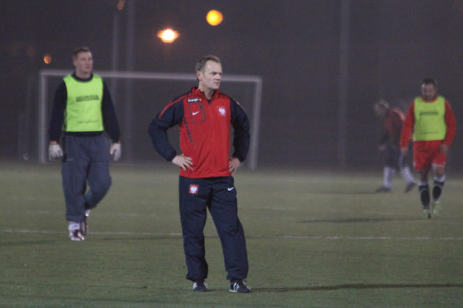 Donald Tusk gra w piłkę