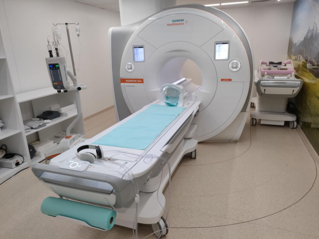 Krótsze badania i więcej możliwośći. Pracownia rezonansu magnetycznego w szpitalu w Łomży otwarta! ZDJĘCIA