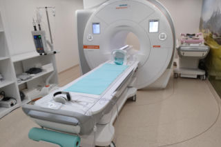 Krótsze badania i więcej możliwośći. Pracownia rezonansu magnetycznego w szpitalu w Łomży otwarta! ZDJĘCIA