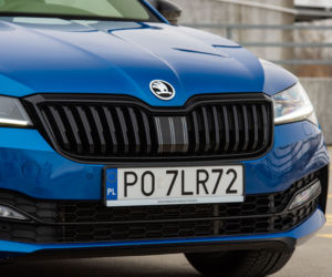 Volkswagen Passat Elegance vs Skoda Superb Sportline