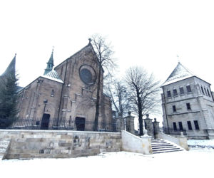 To jedno z najpiękniejszych miast w województwie łódzkim. Jest też jedną z najstarszych osad w Polsce