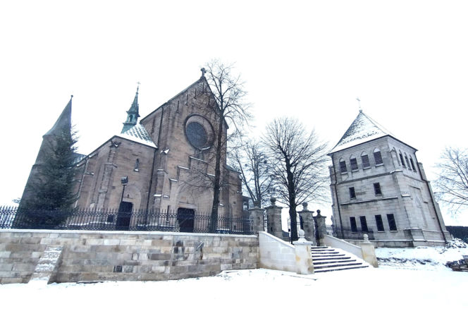 To jedno z najpiękniejszych miast w województwie łódzkim. Jest też jedną z najstarszych osad w Polsce