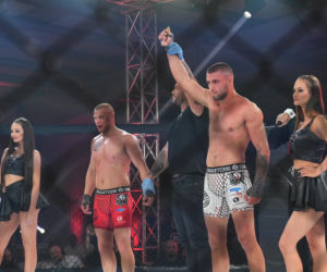 Krew lała się na pierwszej toruńskiej gali walk na gołe pięści 