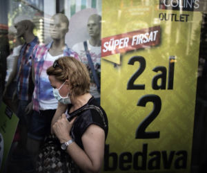 Turcja: Protestanci pod siedzibą premiera. Premier nawołuje do spokoju
