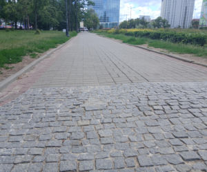 Chodnik łączący Dworzec Centralny i metro Centrum w Warszawie