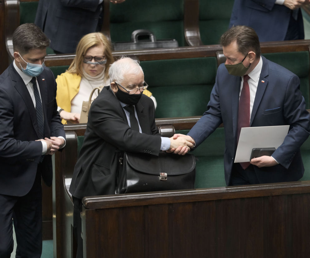 Kaczyński ogląda na tablecie oprawę Legii