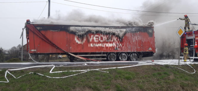 Zablokowana DK12 w Dębowej Łęce po pożarze ciężarówki. Objazdy od S5 Leszno-Zachód