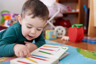 Dwulatek rozumie, ale nie mówi. Ten błąd w myśleniu może wpłynąć na naukę czytania