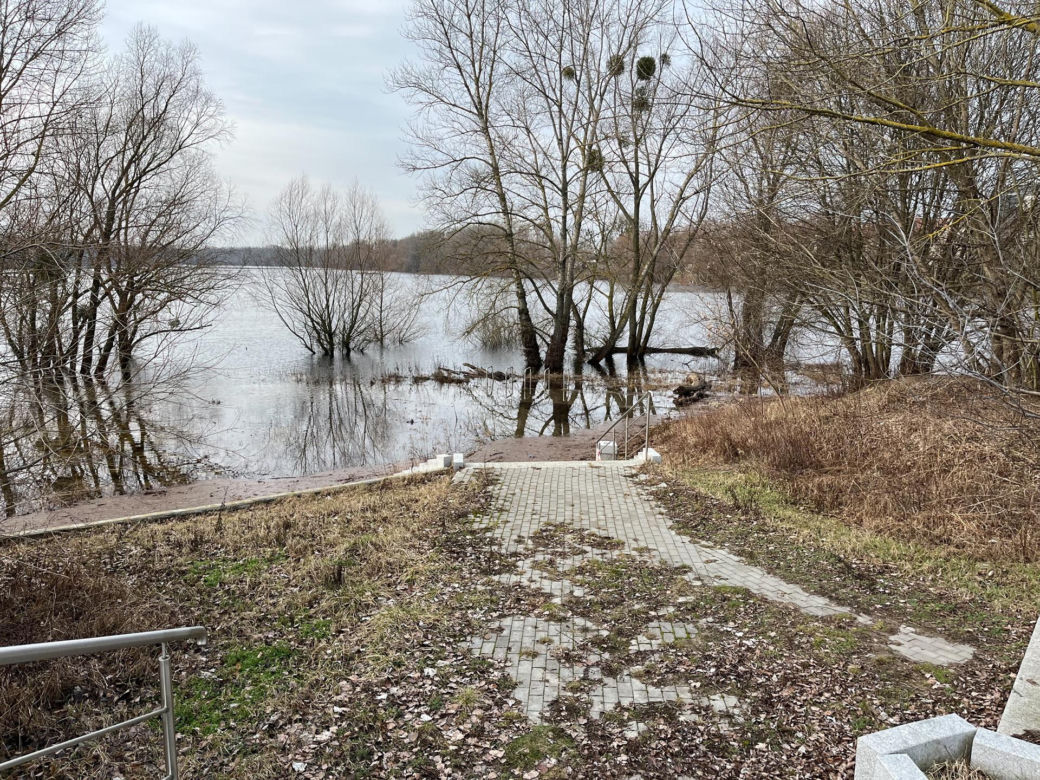 Woda dała się we znaki Rydzykowi. Zdjęcia zalanych terenów
