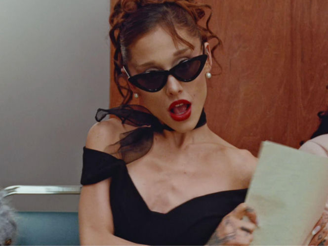 Ariana Grande w teledysku do "petal"