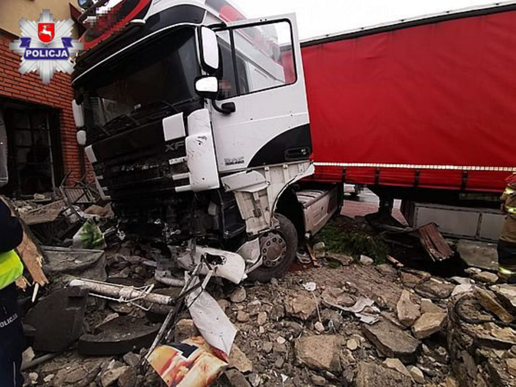 Uratowała tylko czarnego kotka