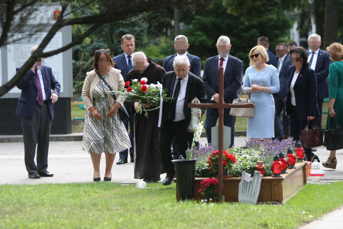 Kaczyński złożył kwiaty na grobie Kornela Morawieckiego 