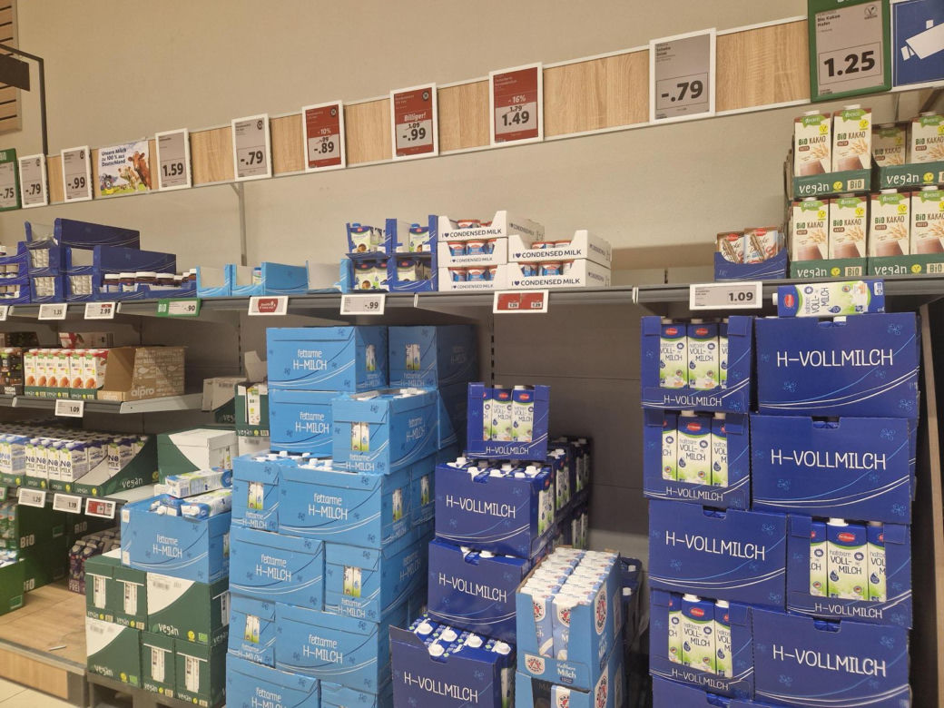Porównaliśmy ceny w polskim i niemieckim markecie. Gdzie zarobimy tańsze zakupy na Wielkanoc? 
