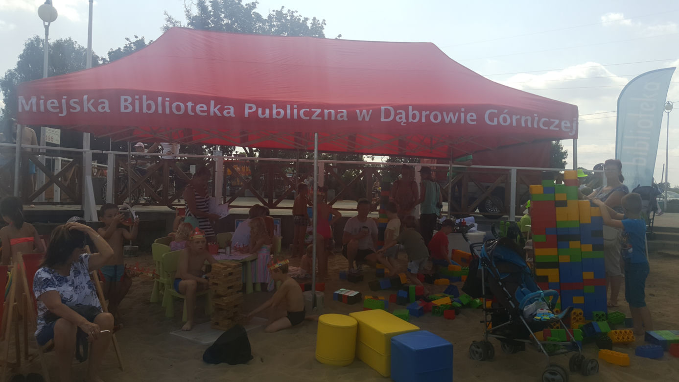 Biblioteka przy plaży w Dąbrowie Górniczej