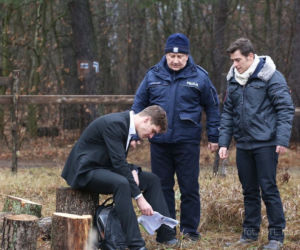 M jak miłość odc. 1125. Marcin (Mikołaj Roznerski), Marek (Kacper Kuszewski), Staszek (Sławomir Holland)
