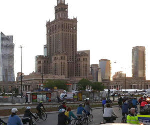 Masa Krytyczna przejechała ulicami Warszawy. Gigantyczne korki w trzech dzielnicach [GALERIA]