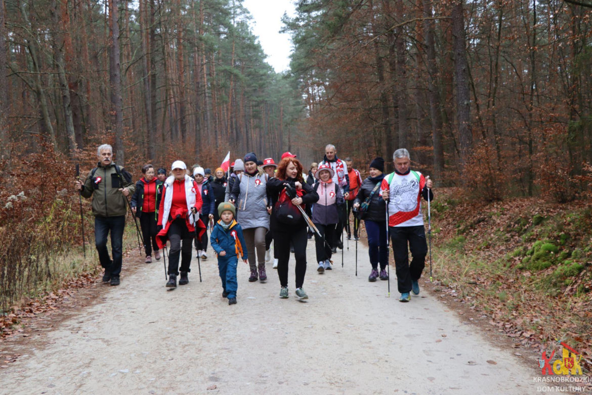 Poszli dla Niepodległej. W Krasnobrodzie odbył się IV. Rajd Nordic Walking