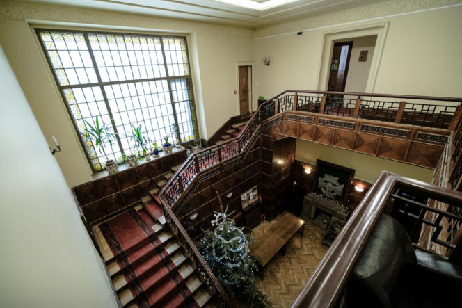 Były tu biura, przedszkole i Urząd Stanu Cywilnego. Dziś w dawnej willi fabrykanta działa harcerstwo