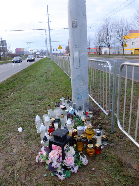 Tragiczny wypadek w Lublinie. Zginęło 3 nastolatków. Pędzili 150 km/h. "Jak zginąć, to w dzień przed Trzech Króli!"