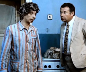 Wojciech Pokora odzywa się z zaświatów i siada z żoną w fotelu