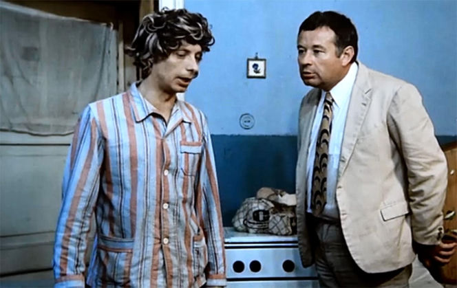 Wojciech Pokora odzywa się z zaświatów i siada z żoną w fotelu