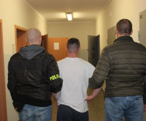 Grasowali na terenie Lipna. Łupy ukrywali pod łóżkiem i wanną!