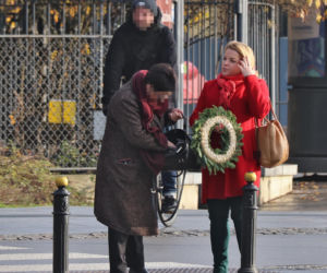 Katarzyna Bosacka w parku