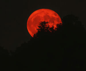 Pełnia Robaczego Księżyca jednocześnie zachwyci i spowoduje kłopoty. Kiedy można ją zobaczyć?