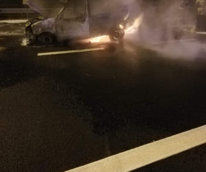 Pożar samochodu na bramkach w Karwianach