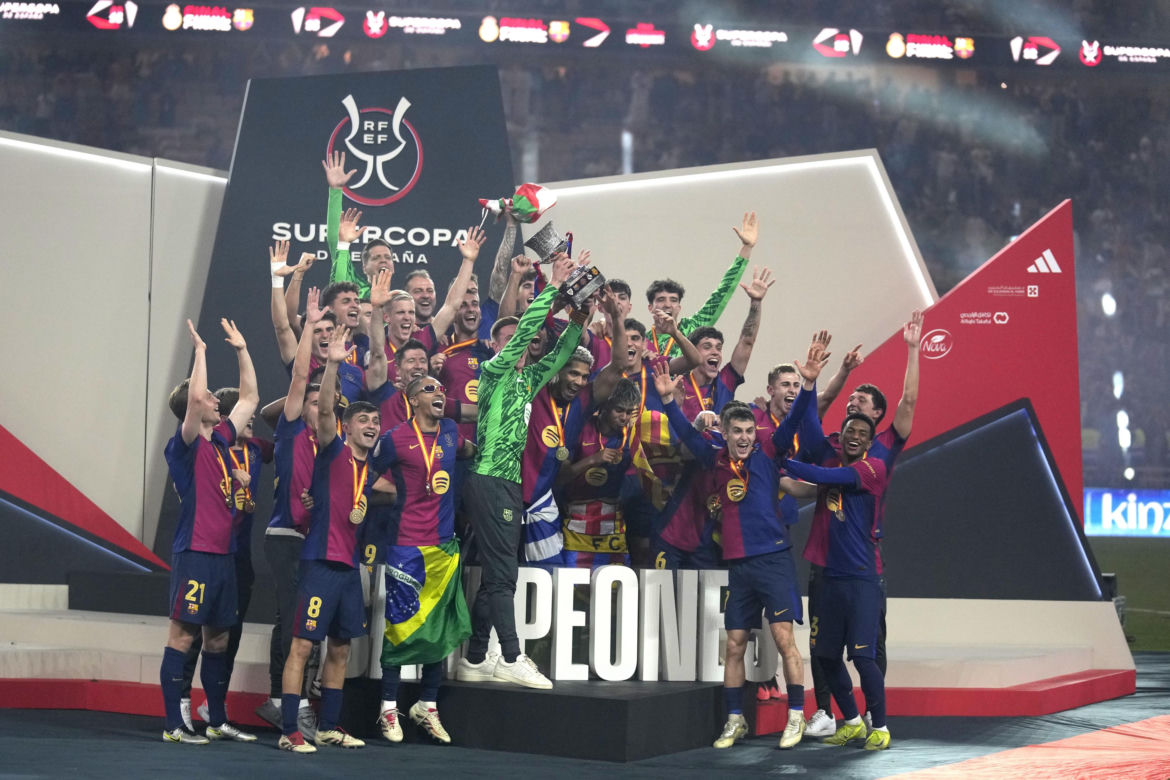 Tak Barcelona cieszy się z Superpucharu Hiszpanii